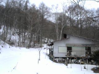 長野県菅平高原 ゆたか山荘 西側(坂上) 2026/03/13 17:15