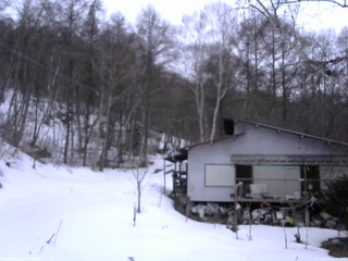 長野県菅平高原 ゆたか山荘 西側(坂上) 2026/03/13 17:30