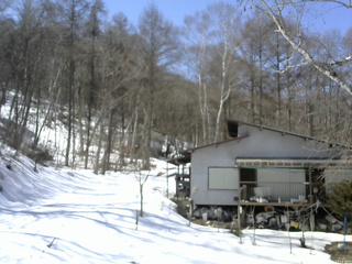長野県菅平高原 ゆたか山荘 西側(坂上) 2026/03/14 12:15