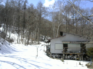 長野県菅平高原 ゆたか山荘 西側(坂上) 2026/03/14 13:00