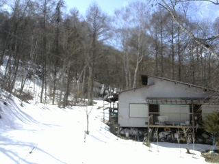 長野県菅平高原 ゆたか山荘 西側(坂上) 2026/03/14 13:45