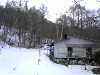 長野県菅平高原 ゆたか山荘 西側(坂上) 2026/03/14 17:30