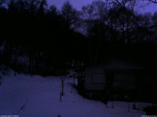 長野県菅平高原 ゆたか山荘 西側(坂上) 2026/03/14 18:15