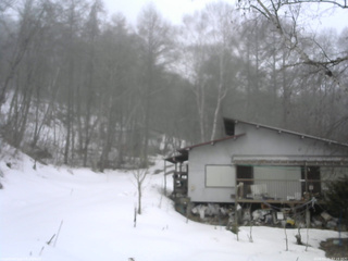 長野県菅平高原 ゆたか山荘 西側(坂上) 2026/03/15 07:15