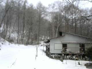 長野県菅平高原 ゆたか山荘 西側(坂上) 2026/03/15 08:00