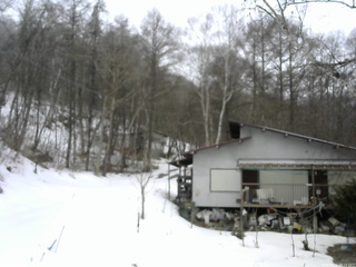 長野県菅平高原 ゆたか山荘 西側(坂上) 2026/03/15 08:15