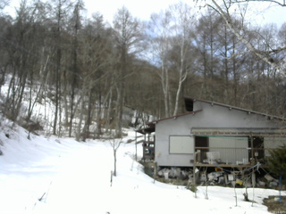 長野県菅平高原 ゆたか山荘 西側(坂上) 2026/03/15 12:15