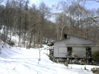 長野県菅平高原 ゆたか山荘 西側(坂上) 2026/03/15 12:30