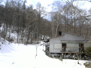 長野県菅平高原 ゆたか山荘 西側(坂上) 2026/03/15 13:00