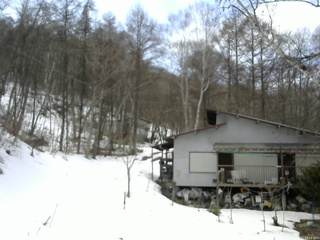 長野県菅平高原 ゆたか山荘 西側(坂上) 2026/03/15 13:15