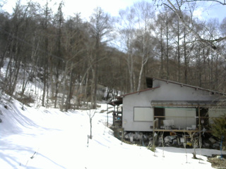 長野県菅平高原 ゆたか山荘 西側(坂上) 2026/03/15 13:45