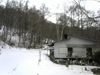 長野県菅平高原 ゆたか山荘 西側(坂上) 2026/03/15 16:00