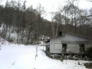 長野県菅平高原 ゆたか山荘 西側(坂上) 2026/03/15 16:15