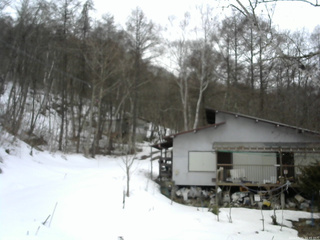 長野県菅平高原 ゆたか山荘 西側(坂上) 2026/03/15 16:45