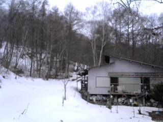 長野県菅平高原 ゆたか山荘 西側(坂上) 2026/03/15 17:45