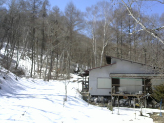 長野県菅平高原 ゆたか山荘 西側(坂上) 2026/03/16 12:00