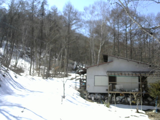 長野県菅平高原 ゆたか山荘 西側(坂上) 2026/03/16 13:45