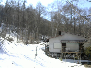 長野県菅平高原 ゆたか山荘 西側(坂上) 2026/03/16 14:15