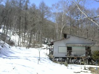 長野県菅平高原 ゆたか山荘 西側(坂上) 2026/03/17 12:00