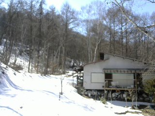 長野県菅平高原 ゆたか山荘 西側(坂上) 2026/03/17 14:00