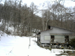長野県菅平高原 ゆたか山荘 西側(坂上) 2026/03/18 12:15
