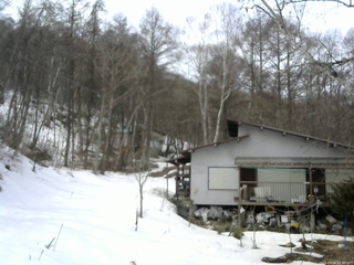長野県菅平高原 ゆたか山荘 西側(坂上) 2026/03/18 12:30