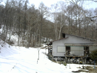 長野県菅平高原 ゆたか山荘 西側(坂上) 2026/03/18 12:45