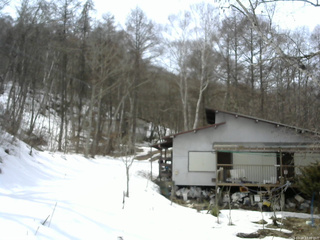 長野県菅平高原 ゆたか山荘 西側(坂上) 2026/03/18 13:00