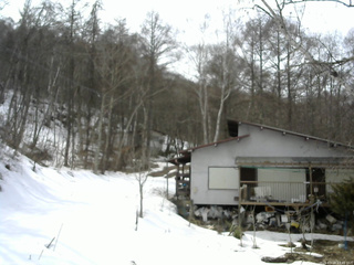 長野県菅平高原 ゆたか山荘 西側(坂上) 2026/03/18 13:45