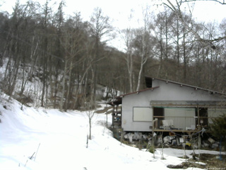 長野県菅平高原 ゆたか山荘 西側(坂上) 2026/03/18 14:00