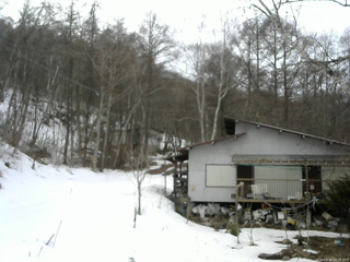 長野県菅平高原 ゆたか山荘 西側(坂上) 2026/03/18 15:15