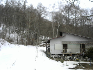 長野県菅平高原 ゆたか山荘 西側(坂上) 2026/03/18 15:30