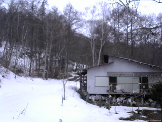 長野県菅平高原 ゆたか山荘 西側(坂上) 2026/03/18 17:45