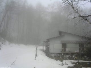 長野県菅平高原 ゆたか山荘 西側(坂上) 2026/03/19 12:00
