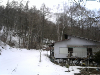 長野県菅平高原 ゆたか山荘 西側(坂上) 2026/03/19 17:30