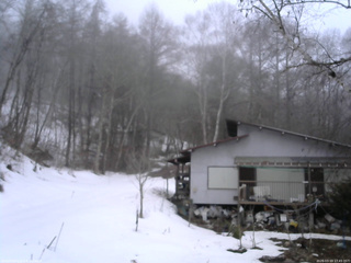 長野県菅平高原 ゆたか山荘 西側(坂上) 2026/03/19 17:45