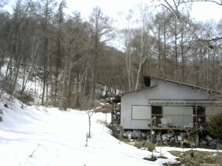 長野県菅平高原 ゆたか山荘 西側(坂上) 2026/03/20 12:30