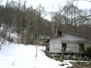 長野県菅平高原 ゆたか山荘 西側(坂上) 2026/03/20 12:45