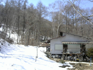 長野県菅平高原 ゆたか山荘 西側(坂上) 2026/03/21 12:15