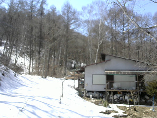 長野県菅平高原 ゆたか山荘 西側(坂上) 2026/03/21 12:45