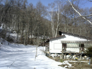 長野県菅平高原 ゆたか山荘 西側(坂上) 2026/03/22 08:45