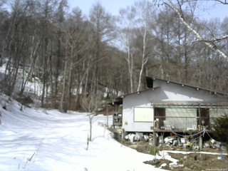 長野県菅平高原 ゆたか山荘 西側(坂上) 2026/03/22 10:00