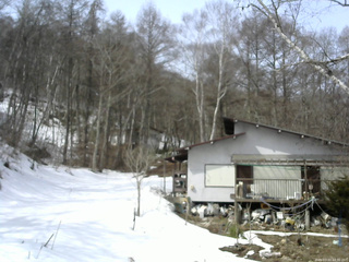 長野県菅平高原 ゆたか山荘 西側(坂上) 2026/03/22 10:30