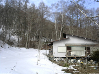 長野県菅平高原 ゆたか山荘 西側(坂上) 2026/03/23 08:45