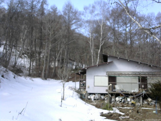 長野県菅平高原 ゆたか山荘 西側(坂上) 2026/03/23 10:00