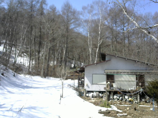 長野県菅平高原 ゆたか山荘 西側(坂上) 2026/03/23 11:00