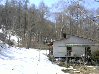 長野県菅平高原 ゆたか山荘 西側(坂上) 2026/03/23 12:00