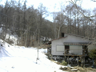 長野県菅平高原 ゆたか山荘 西側(坂上) 2026/03/23 14:00