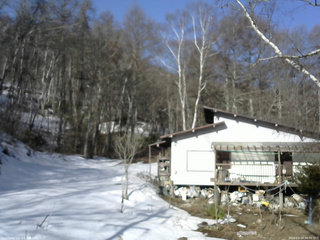 長野県菅平高原 ゆたか山荘 西側(坂上) 2026/03/24 08:00