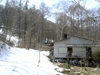 長野県菅平高原 ゆたか山荘 西側(坂上) 2026/03/24 12:45